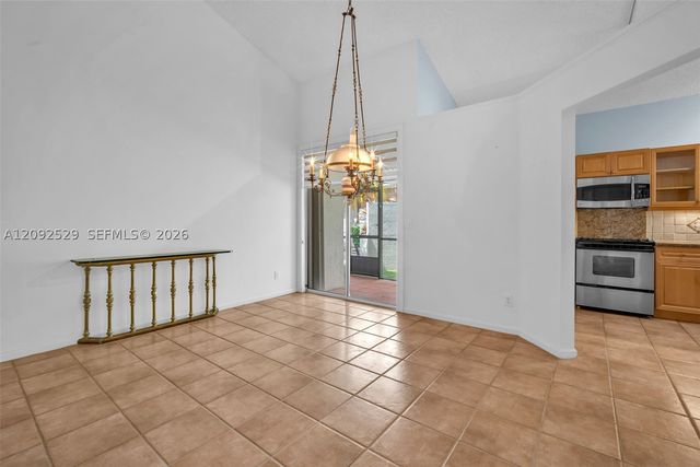 1545 W Lacosta Dr W, Pembroke Pines, FL 33027