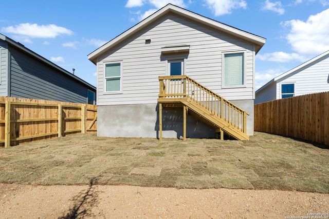 3707 Moon Hill Rd, Marion, TX 78124
