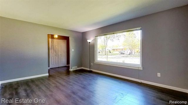 41744 Mae Wood Drive, Sterling Heights, MI 48313