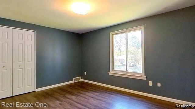 41744 Mae Wood Drive, Sterling Heights, MI 48313