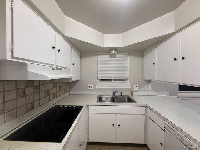 41744 Mae Wood Drive, Sterling Heights, MI 48313