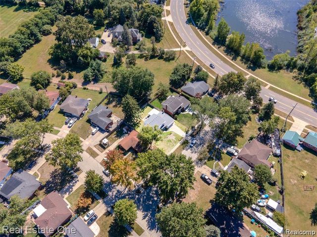 41744 Mae Wood Drive, Sterling Heights, MI 48313