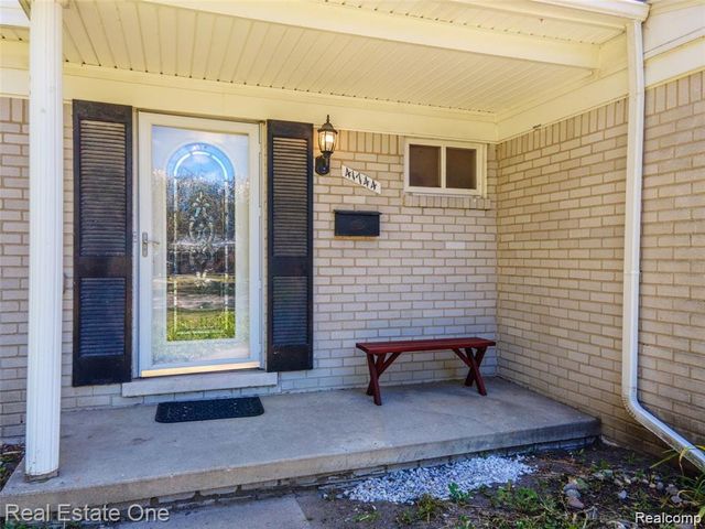 41744 Mae Wood Drive, Sterling Heights, MI 48313