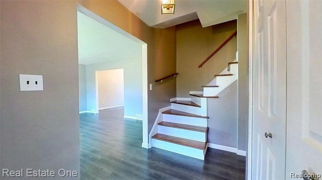 41744 Mae Wood Drive, Sterling Heights, MI 48313