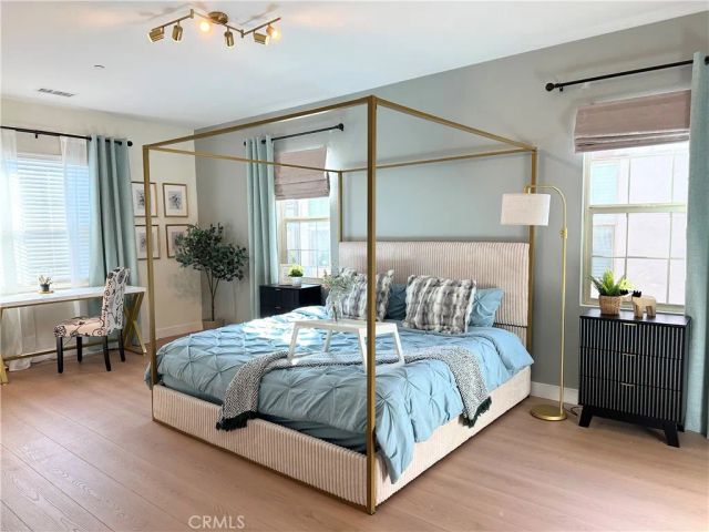 145 Yellow, Irvine, CA 92618