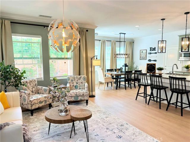 145 Yellow, Irvine, CA 92618