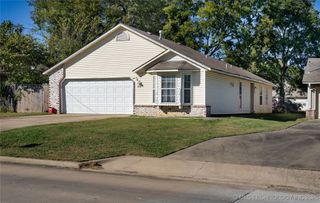 1230 W Dupont Street, Claremore, OK 74017