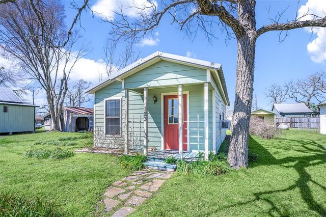 123 E Thigpen, Carmine, TX 78932