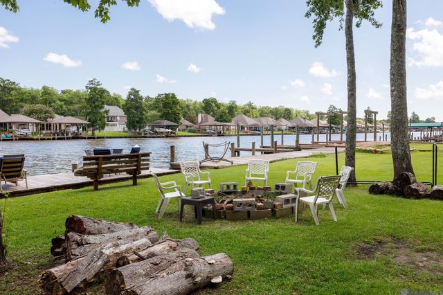 21054 Diversion Canal Rd, Maurepas, LA 70449