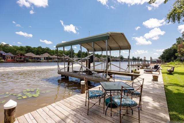 21054 Diversion Canal Rd, Maurepas, LA 70449