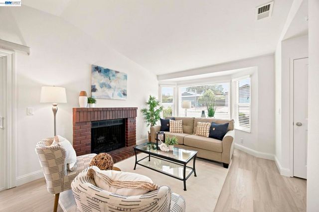 3747 Vineyard Ave, Pleasanton, CA 94566