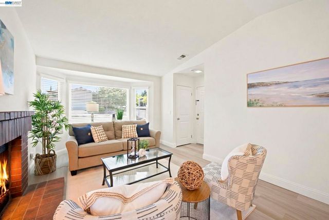 3747 Vineyard Ave, Pleasanton, CA 94566