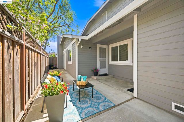 3747 Vineyard Ave, Pleasanton, CA 94566