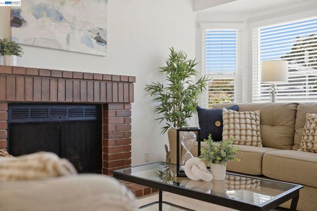 3747 Vineyard Ave, Pleasanton, CA 94566
