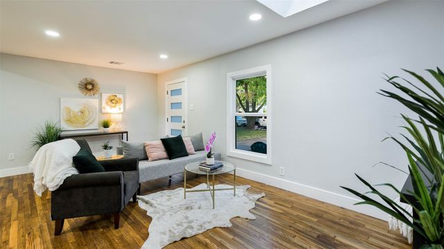 10523 Newcombe Drive, Dallas, TX 75228