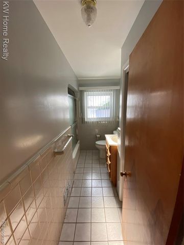 18635 San Diego Boulevard, Lathrup Village, MI 48076