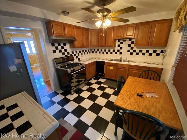 18635 San Diego Boulevard, Lathrup Village, MI 48076