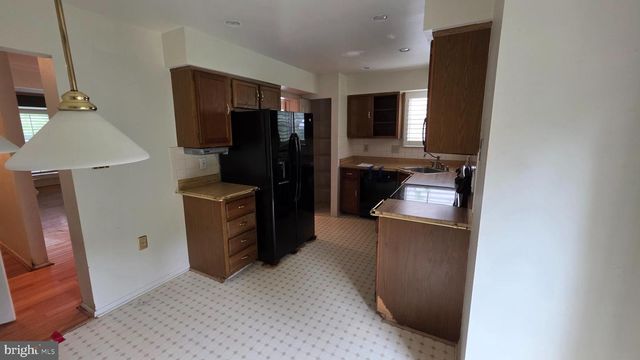 8126 WOODED GLEN CT, Ellicott City, MD 21043