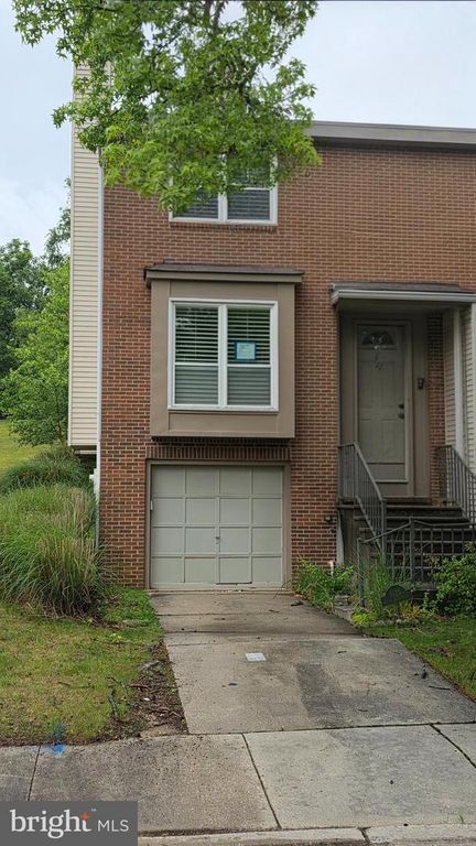 Image 1 of property listing at 8126 WOODED GLEN CT, Ellicott City, MD 21043