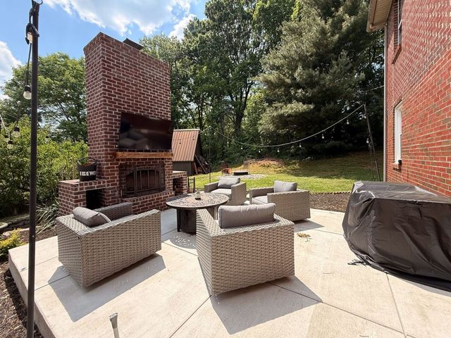 9675 Clovercroft Rd, Nolensville, TN 37135