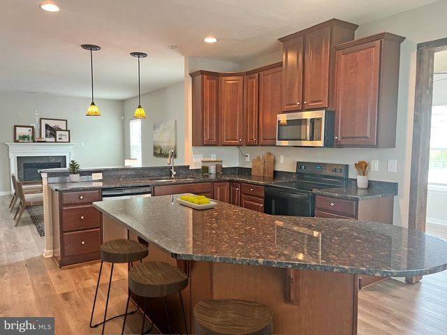 106 JACKIE DR, Gilbertsville, PA 19525