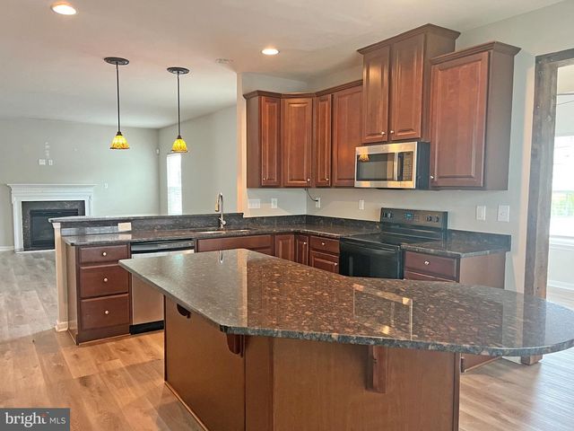 106 JACKIE DR, Gilbertsville, PA 19525