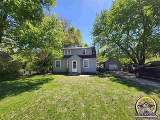 1317 SE 21st St, Topeka, KS 66607