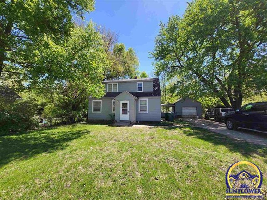 1317 SE 21st St, Topeka, KS 66607