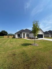 207 Farmland Circle, Perry, GA 31069