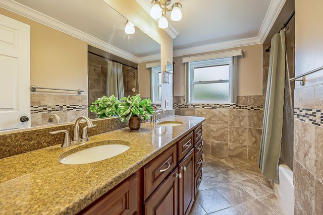 44026 Harmony Lane, Belleville, MI 48111