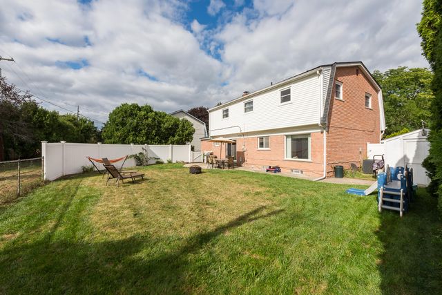 44026 Harmony Lane, Belleville, MI 48111