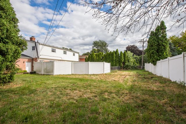 44026 Harmony Lane, Belleville, MI 48111