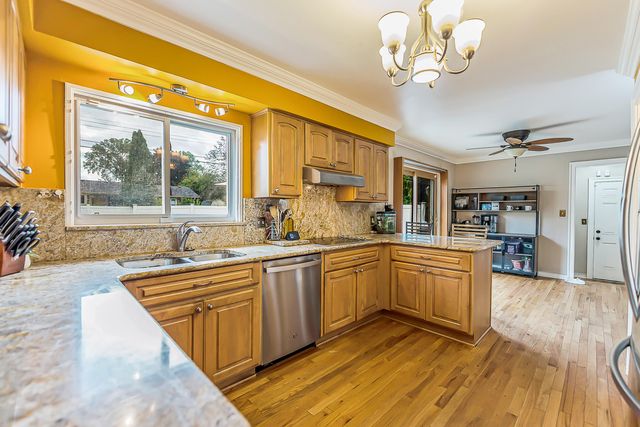 44026 Harmony Lane, Belleville, MI 48111