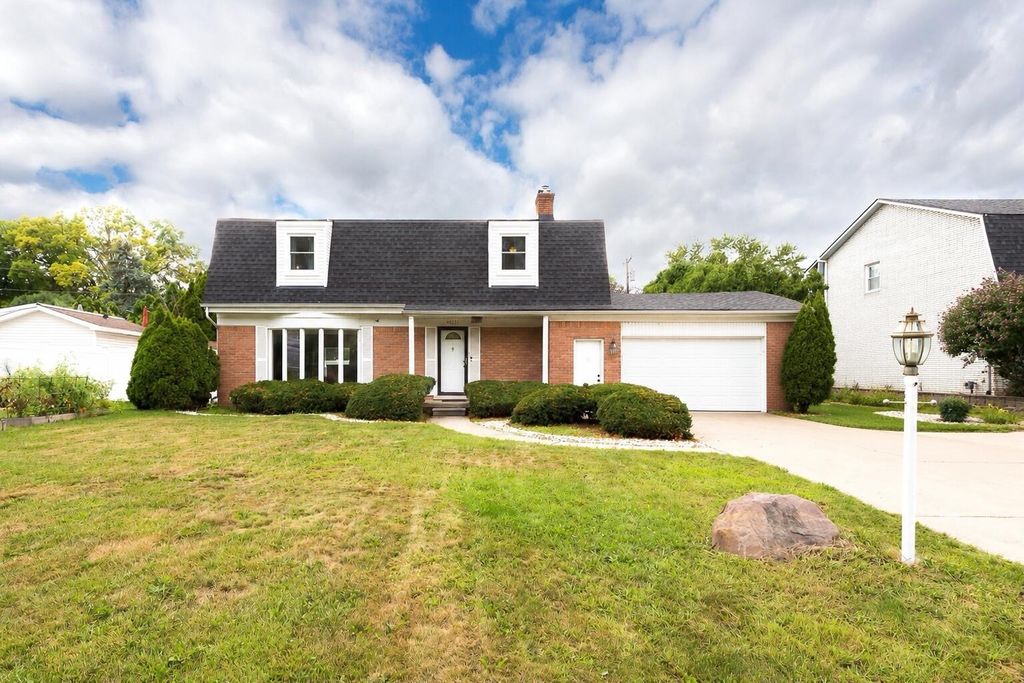 44026 Harmony Lane, Belleville, MI 48111