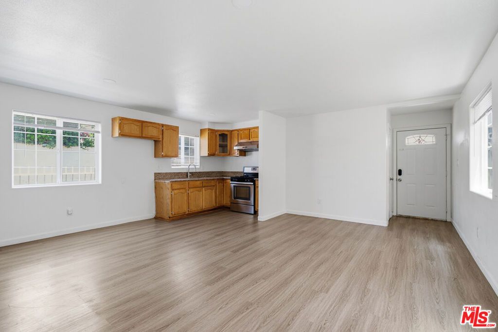 Image 6 of property listing at 5370 Poplar Boulevard, Los Angeles, CA 90032