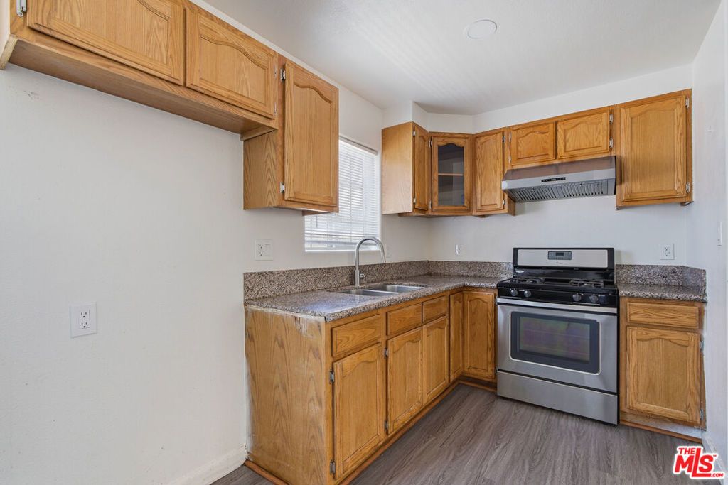 Image 7 of property listing at 5370 Poplar Boulevard, Los Angeles, CA 90032