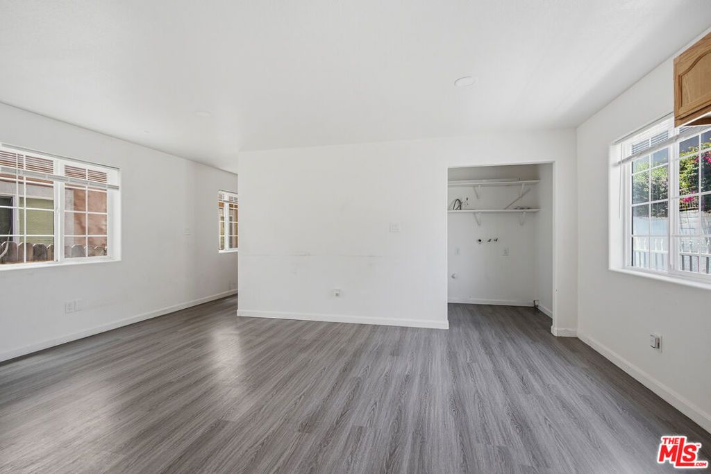 Image 8 of property listing at 5370 Poplar Boulevard, Los Angeles, CA 90032