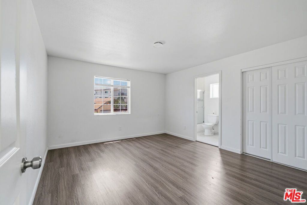 Image 9 of property listing at 5370 Poplar Boulevard, Los Angeles, CA 90032