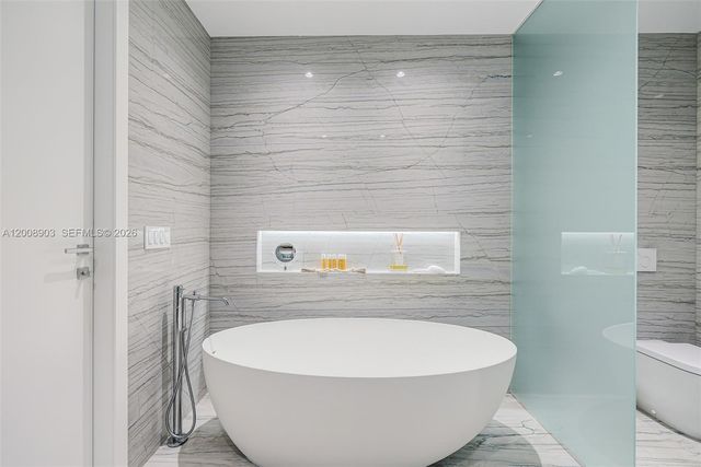 8701 Collins Ave 904, Miami Beach, FL 33154
