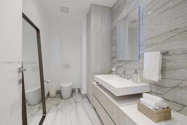 8701 Collins Ave 904, Miami Beach, FL 33154