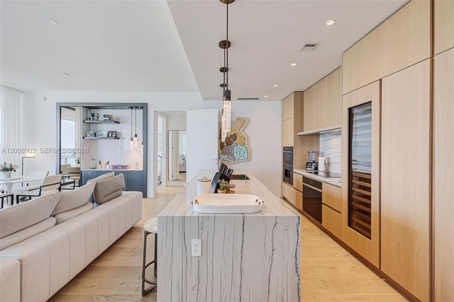 8701 Collins Ave 904, Miami Beach, FL 33154
