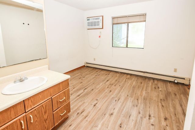 706 6th Avenue S, Saint Cloud, MN 56301