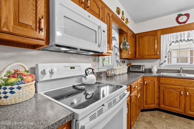 8605 Smithton Rd, Louisville, KY 40219