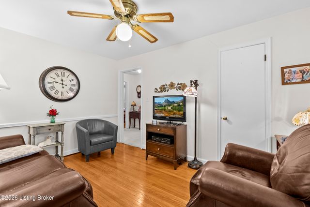 8605 Smithton Rd, Louisville, KY 40219