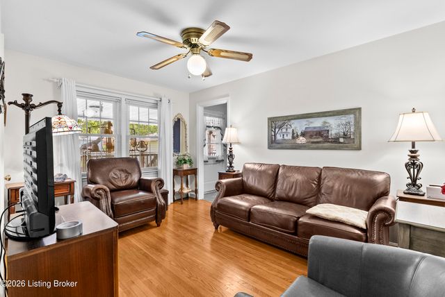 8605 Smithton Rd, Louisville, KY 40219