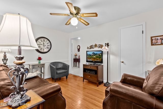 8605 Smithton Rd, Louisville, KY 40219