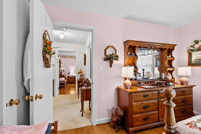 8605 Smithton Rd, Louisville, KY 40219