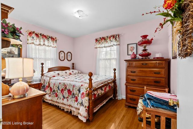 8605 Smithton Rd, Louisville, KY 40219