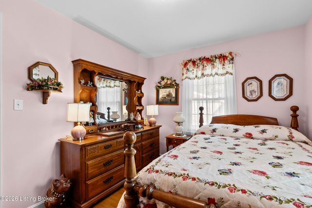 8605 Smithton Rd, Louisville, KY 40219