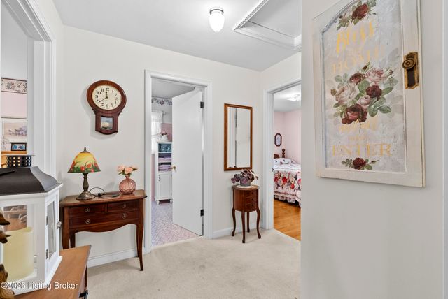 8605 Smithton Rd, Louisville, KY 40219